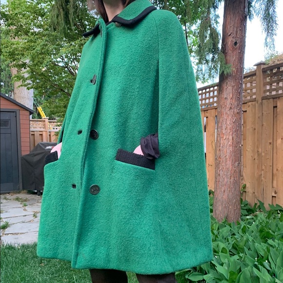 Vintage Green Cape 🪁 - Picture 4 of 7